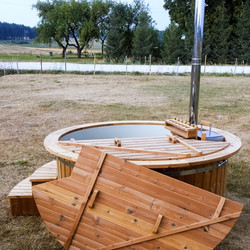 Thermowood Hot-Tub With Internal Furnance