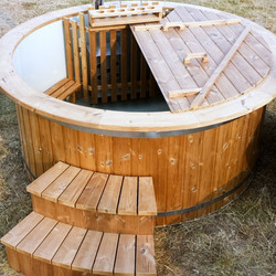 Thermowood Hot-Tub With Internal Furnance