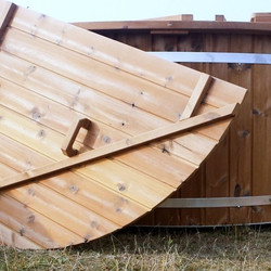 Thermowood Hot-Tub With Internal Furnance