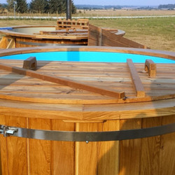 Oak Hot-Tub With External Furnance