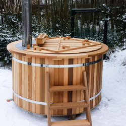 Red Cedar Royal Hot-Tub With Internal Furnace