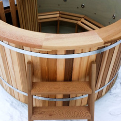 Red Cedar Royal Hot-Tub With Internal Furnace