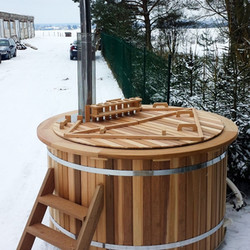 Red Cedar Royal Hot-Tub With Internal Furnace