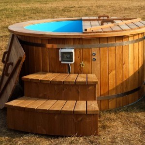 Oak Hot-Tub With External Furnance